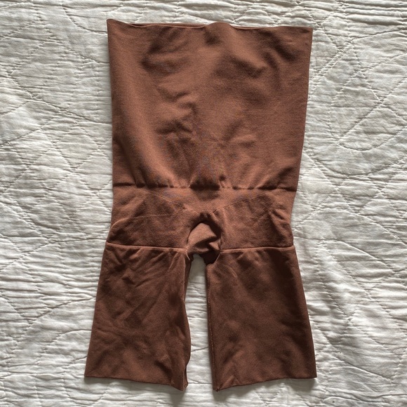 Assets by SPANX High Waist Shapewear - Picture 1 of 9